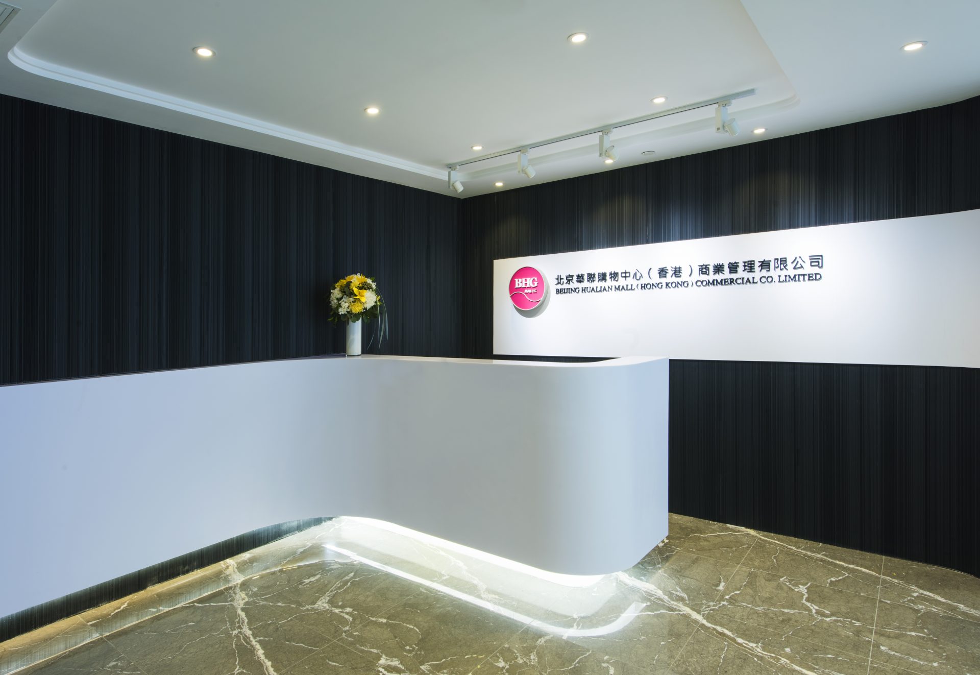 Wah Luen (Hong Kong) Office ｜ Open-plan office area with workstations and storage cabinets