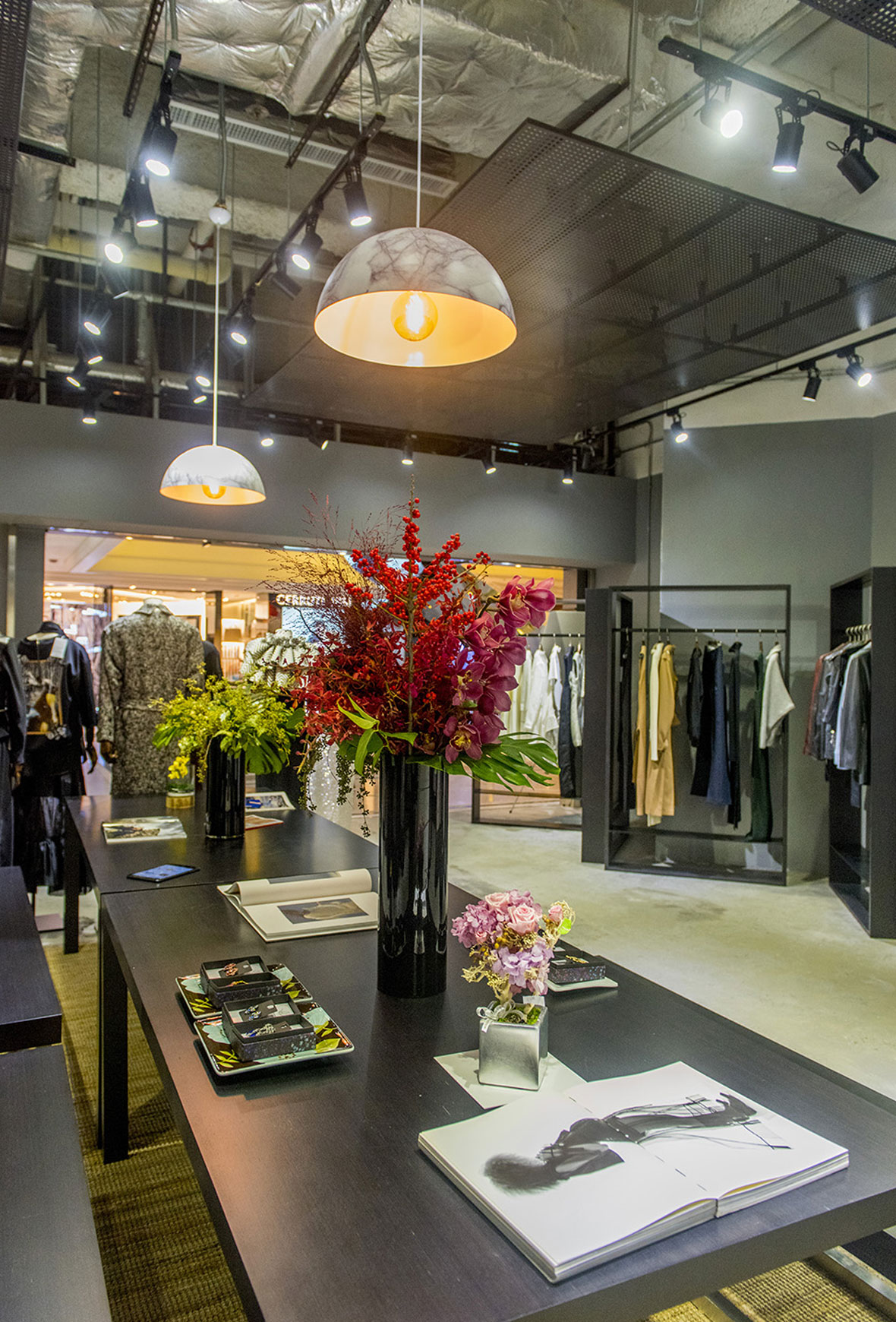 K Style Lab Korean fashion store|Interior overall space and metal mesh ceiling