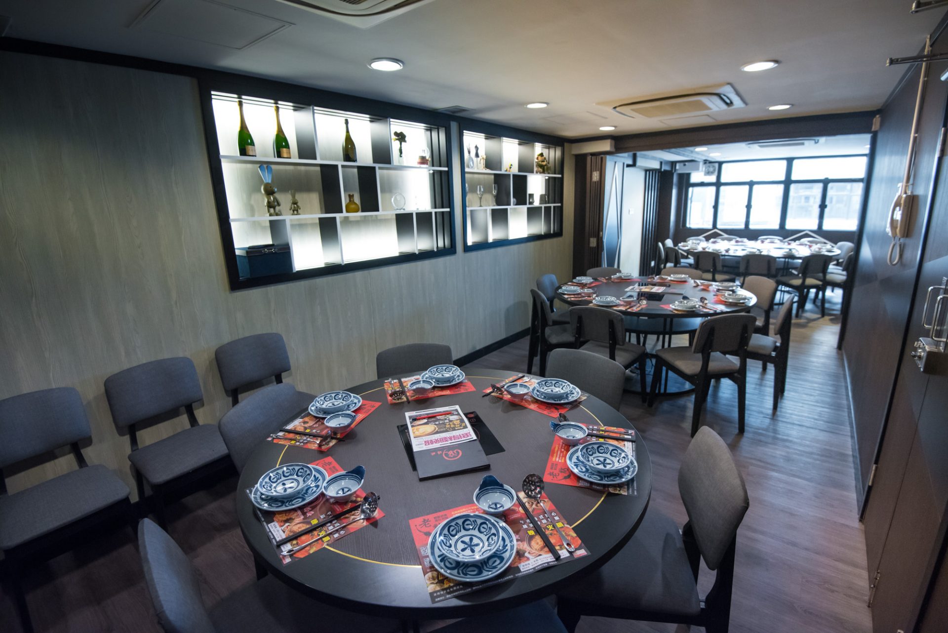 Gundek Zhan Hot Pot | Booth seating area with metal-patterned partitions