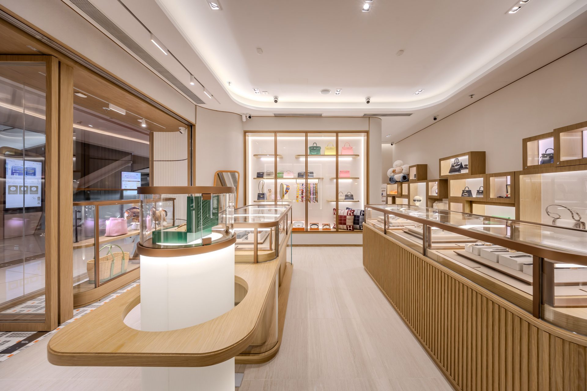 Guili Watches & Jewellery | Official completion photographs