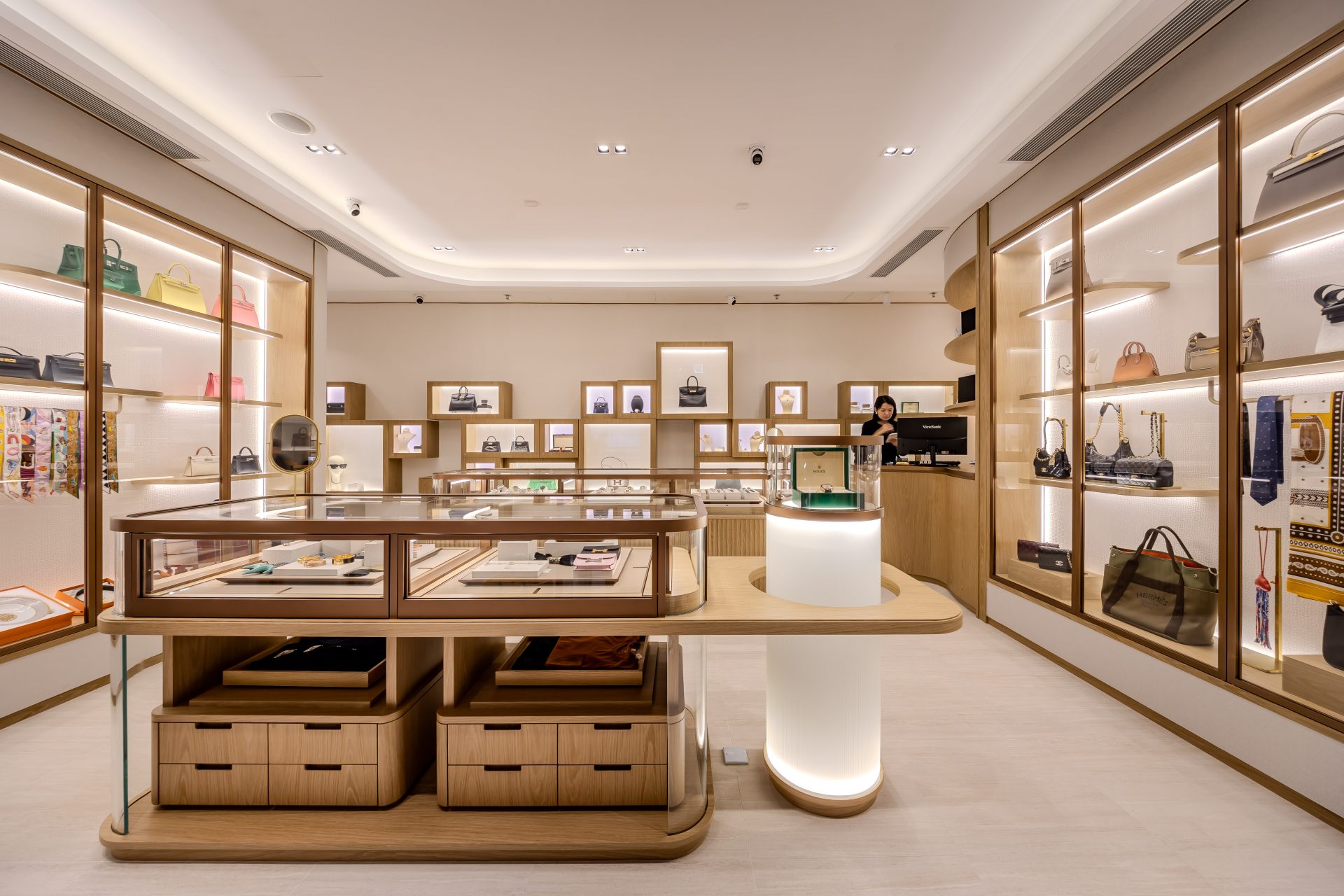 Guili Watches & Jewellery | Official completion photographs
