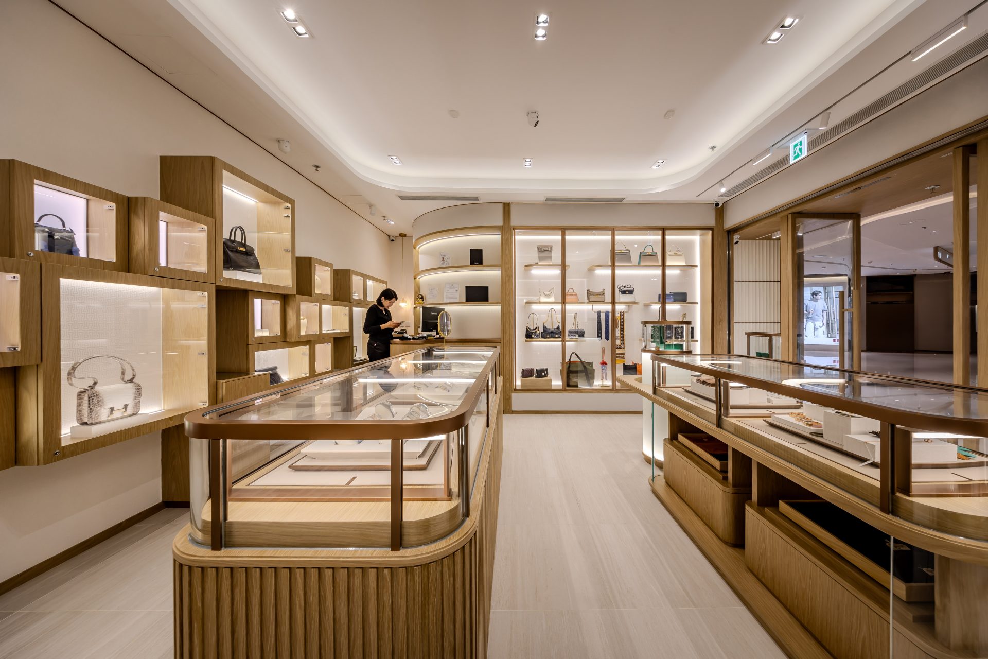 Guili Watches & Jewellery | Official completion photographs