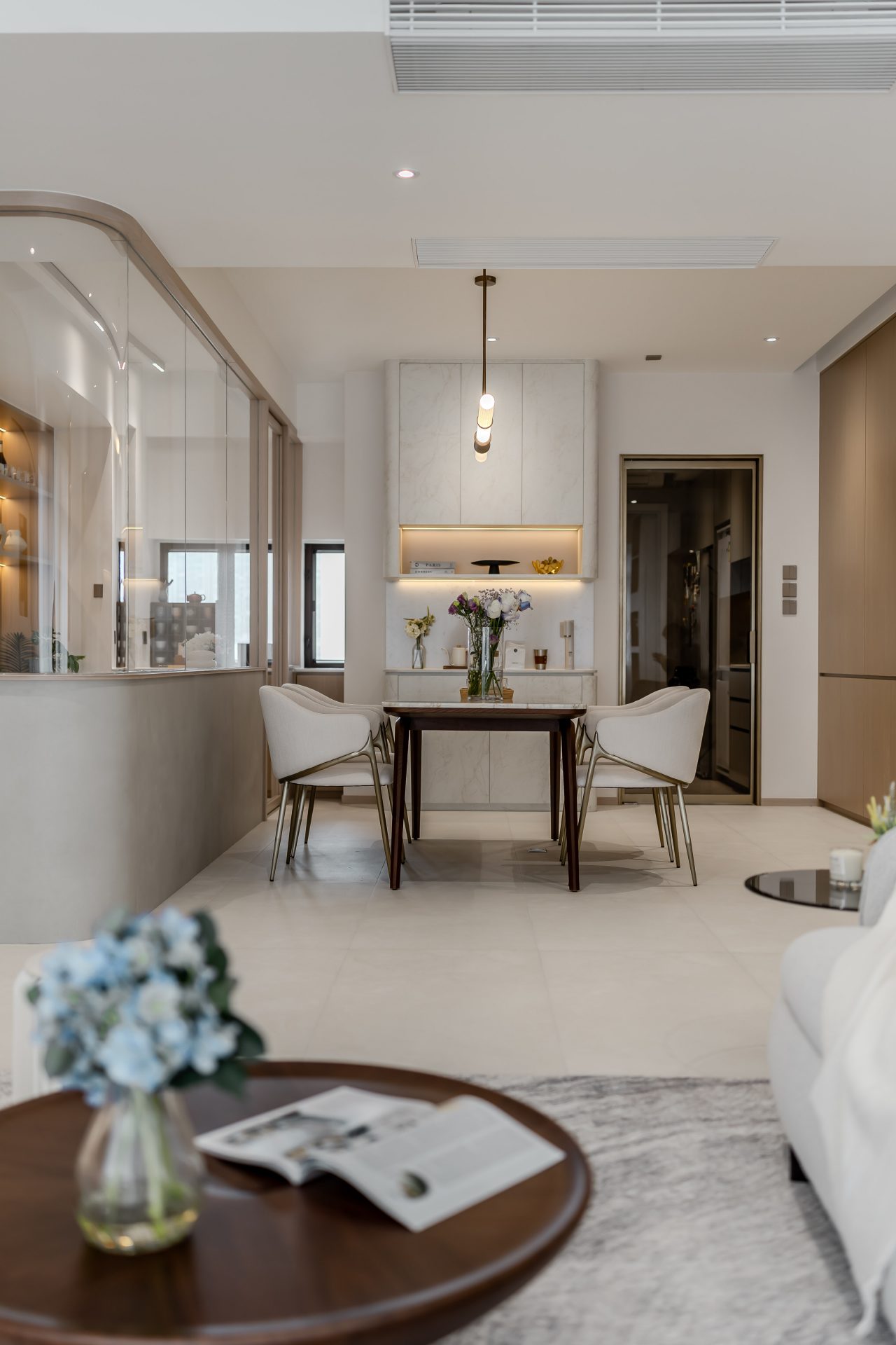 Fu Lin Court | Entrance, shoe bench, living room sofa